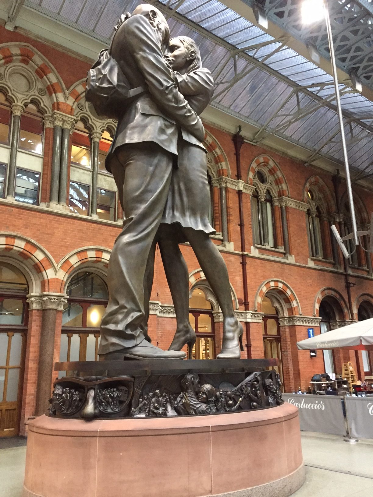 Continental Railway Journeys: The enormous statue of the lovers that I refused to have my picture taken by.