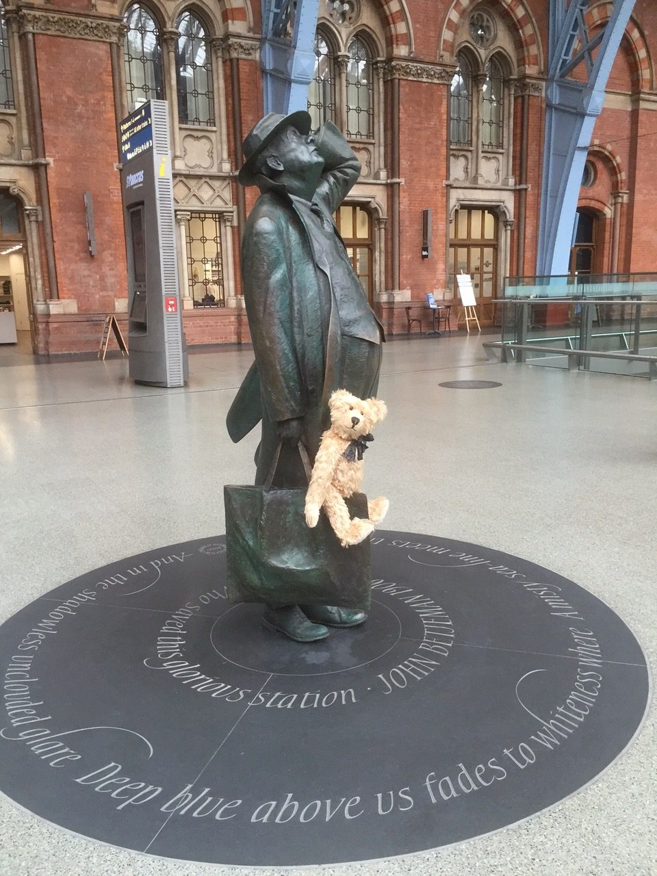 Continental Railway Journeys: The "perfect" statue of Sir John Betjeman.