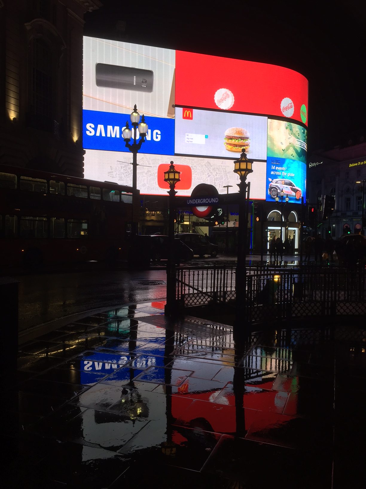 Piccadilly Circus: Christmas.