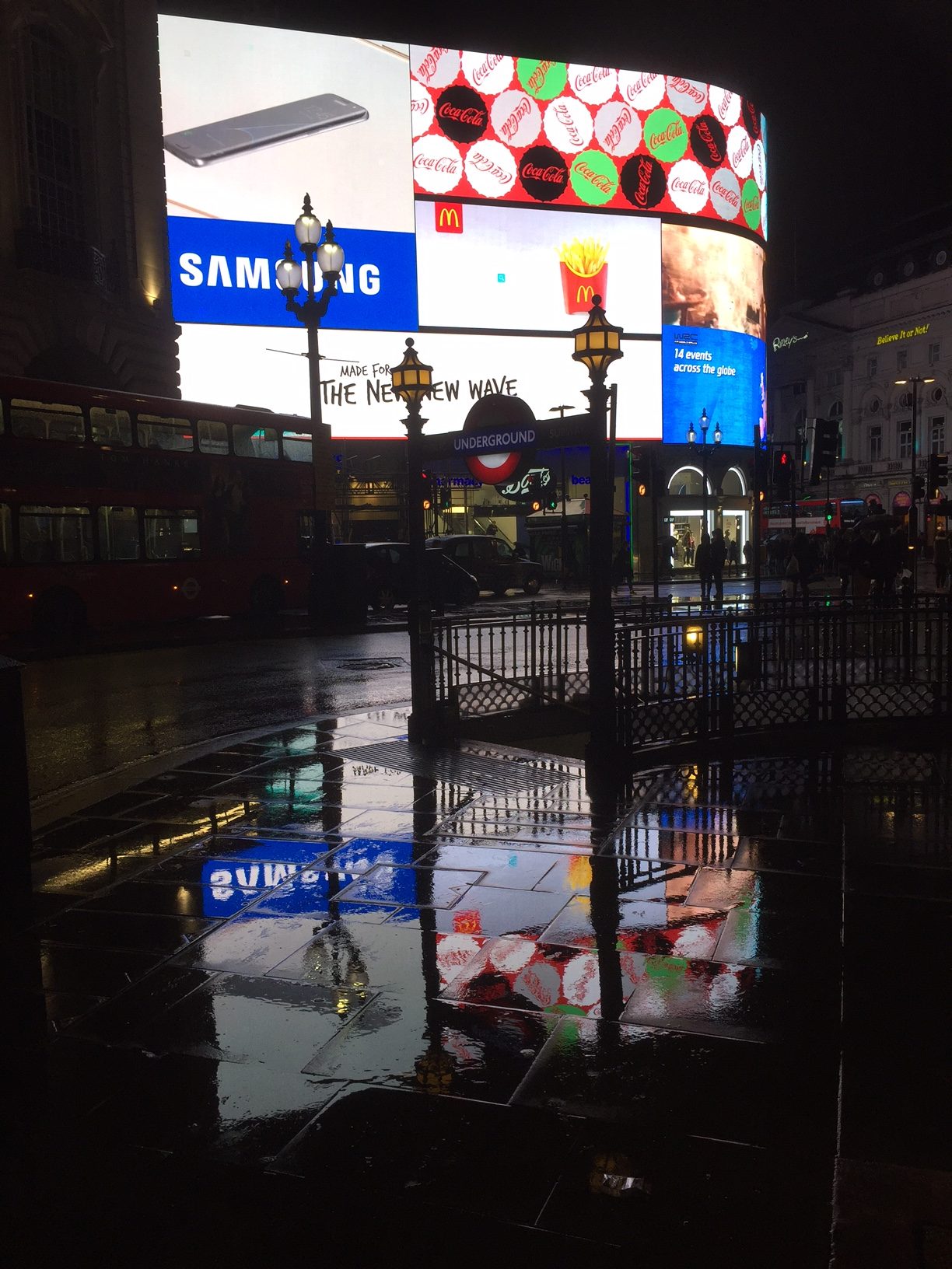 Piccadilly Circus: Christmas.