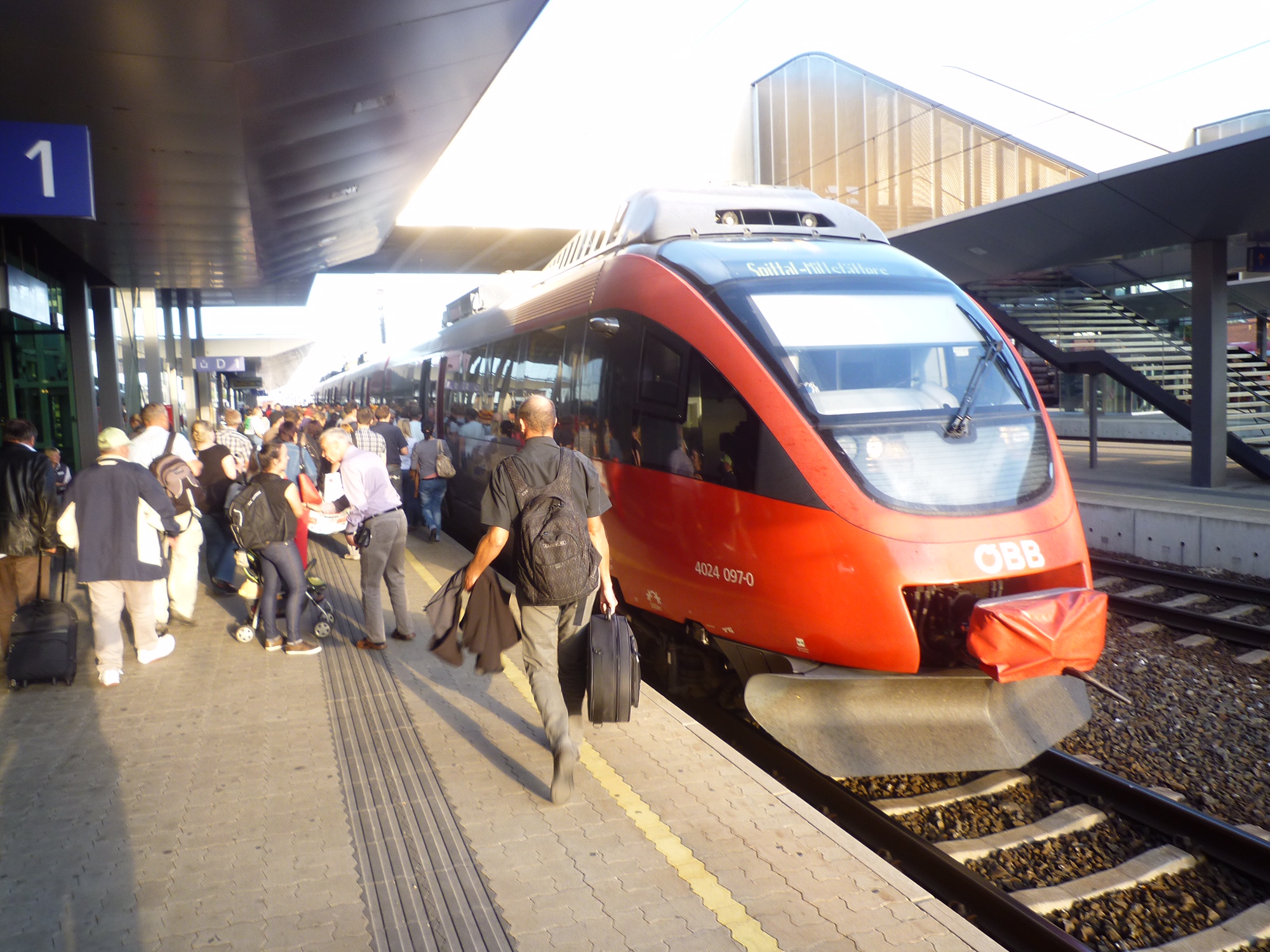 Trainspotter: Local train at Villach.