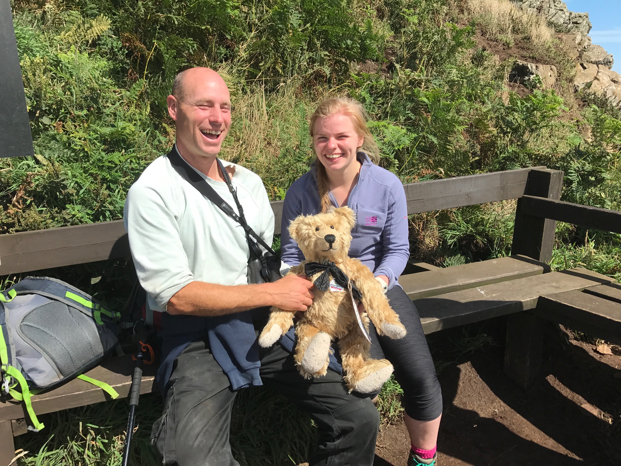 Giselle Eagle: Ed, Warden of Skomer Island, with one of today's volunteers.