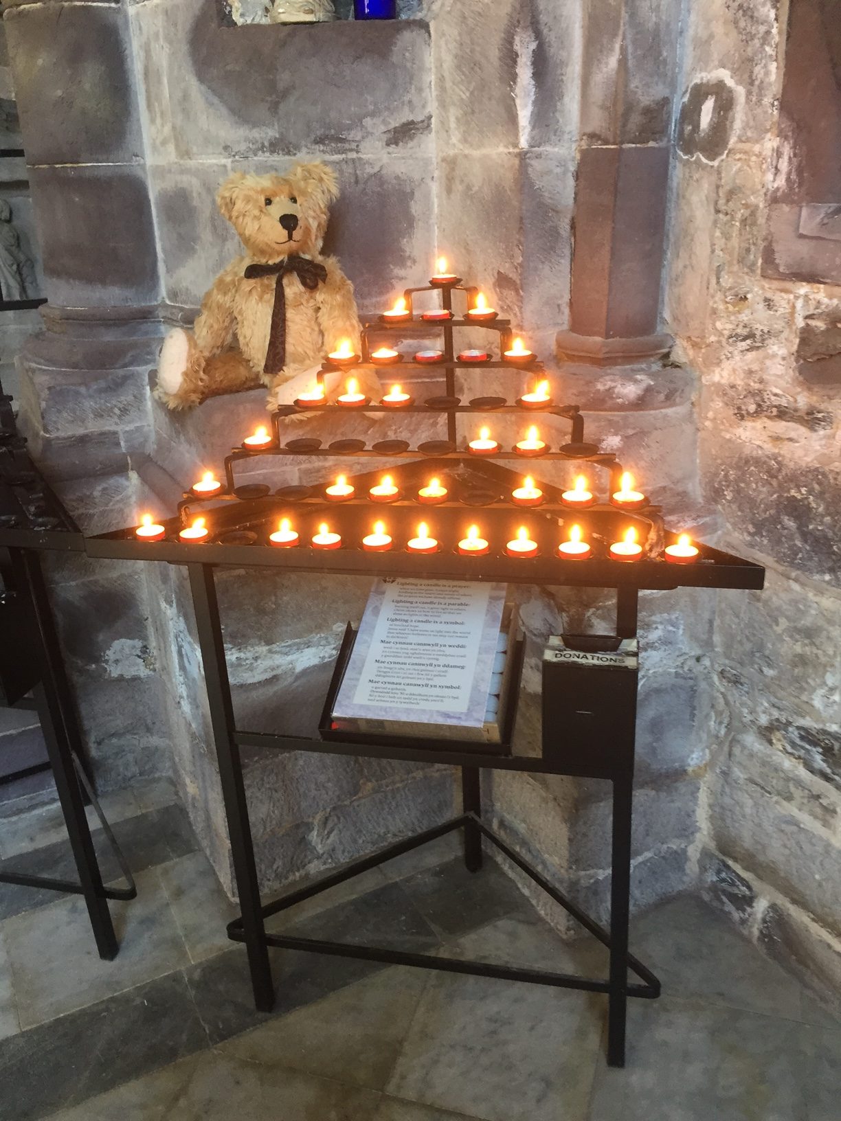 Giselle Eagle: Lighting a Candle for Diddley. Remembering Diddley at St David's.