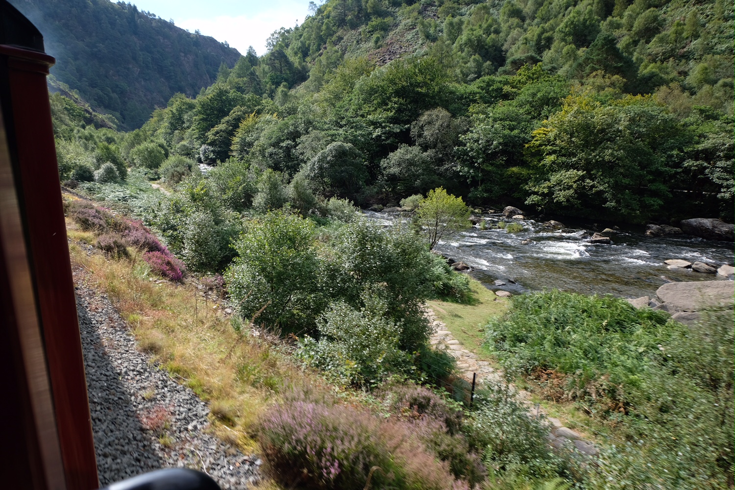 Great Little Trains of Wales: Aberglaslyn Gorge. Voted by National Trust members as their favourite view in Britain.
