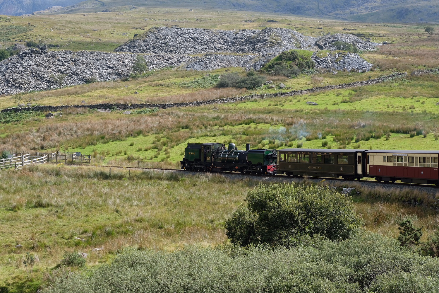 Great Little Trains of Wales: Tight bend. We are sitting in the last carriage!