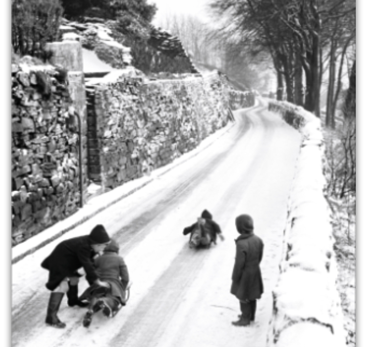 Cotswold Granny: Snowing in the Cotswolds. Tyre tracks or cart tracks. Who knows?