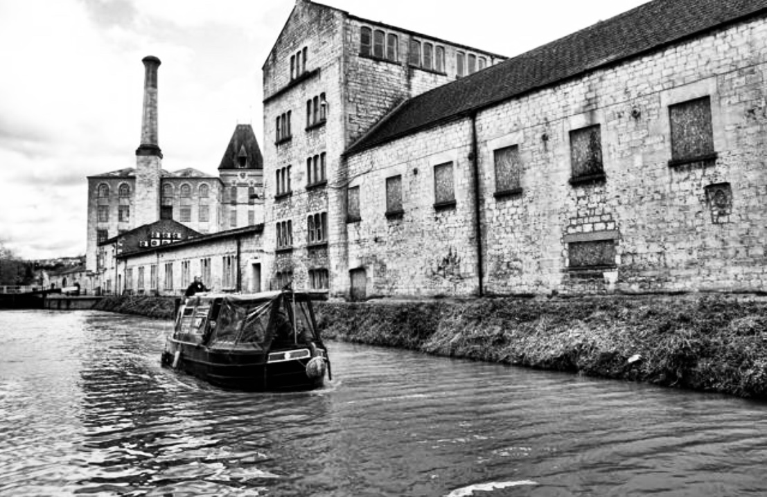 Cotswold Granny: Stroudwater Canal. Ebley, near Stroud.