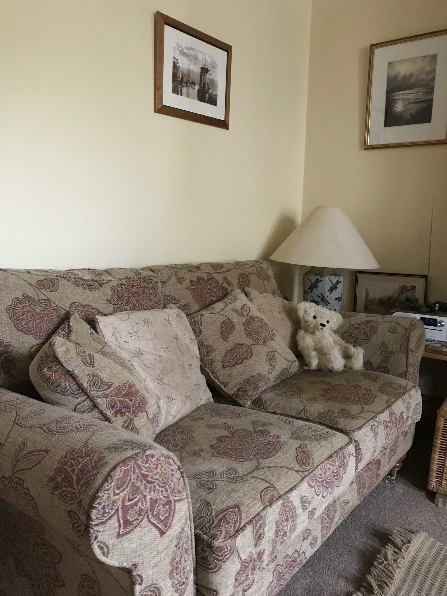 Little White Bear: Sofa Bear!