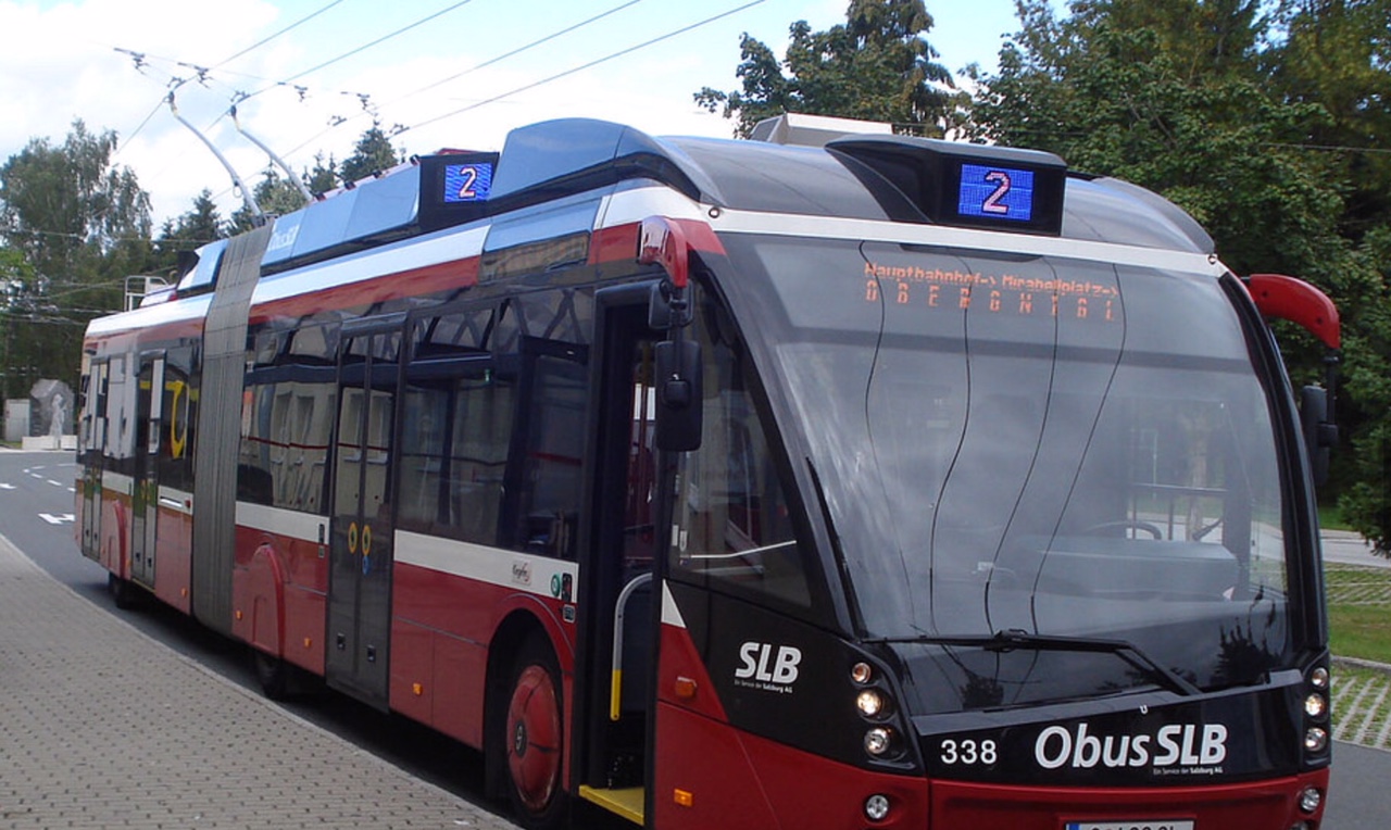 Salzburg: Posh bendy trolleys.