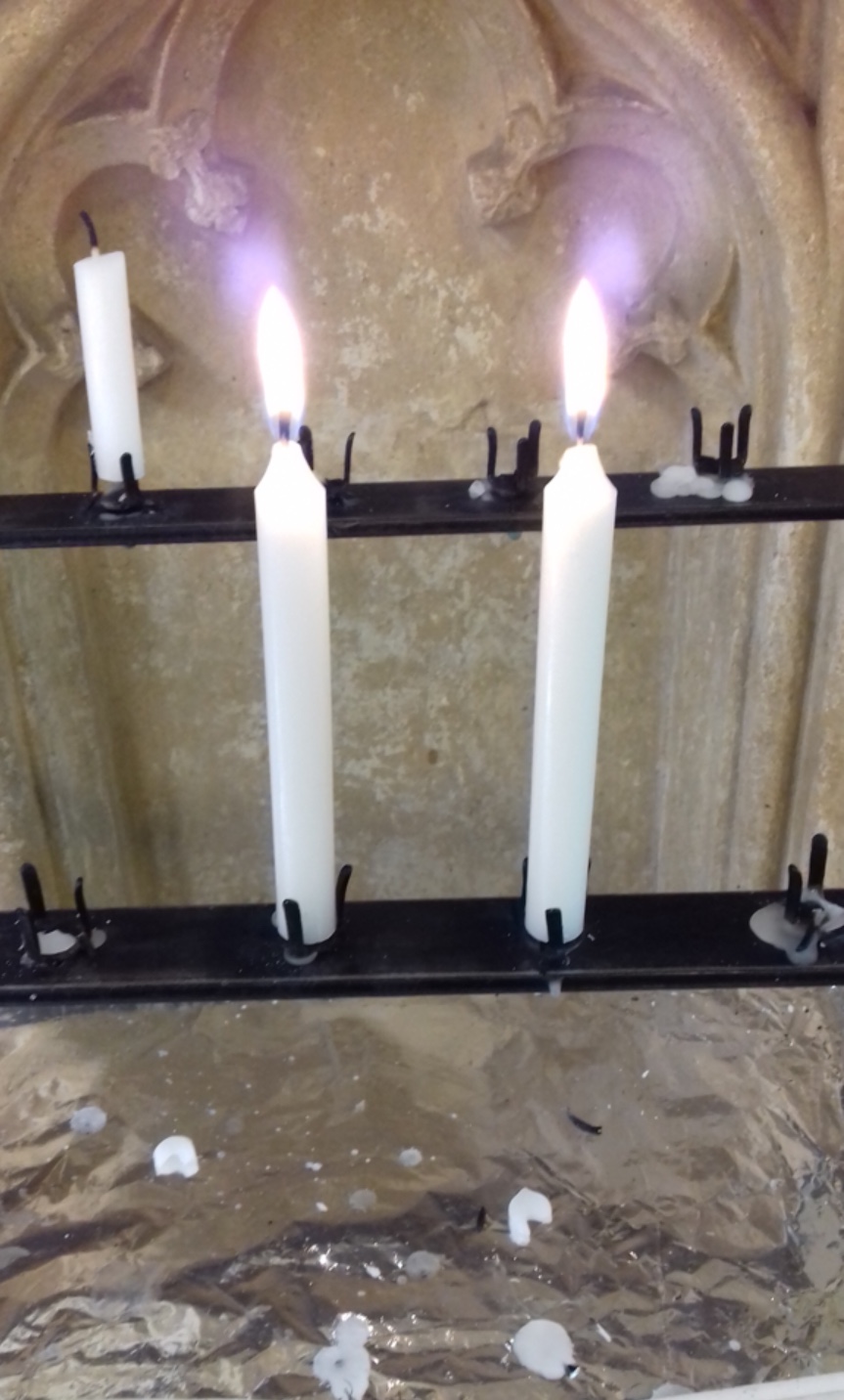 Salut d'Amour: Candles at Malmesbury Abbey in the Cotswolds and words from Angie. Diddley’s oldest friend who grew up with her in the Cotswolds.