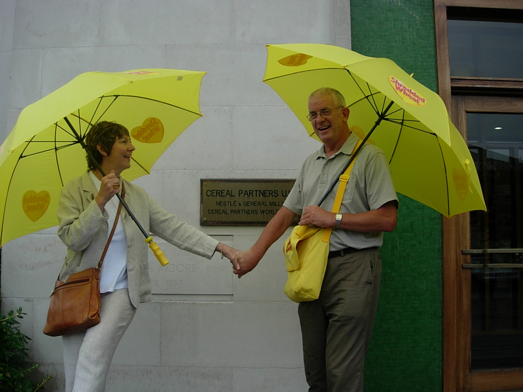 Shredded Wheat: Diddley & Bobby Singing in the Rain!