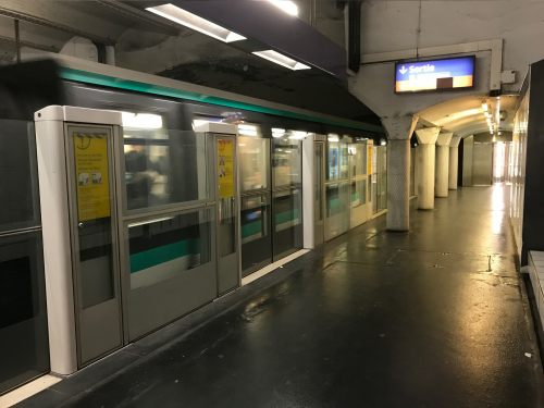 paris: A new Metro Line where the trains have rubber tyres!