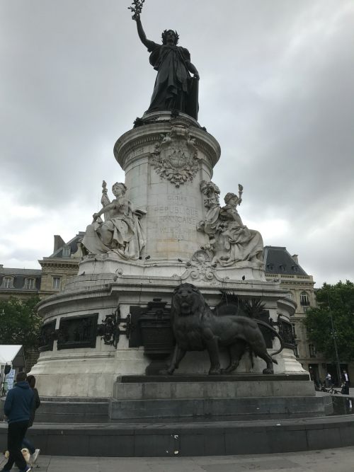 Paris: Marianne