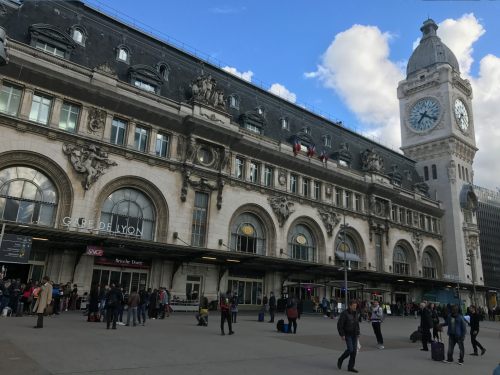 Paris: Gare de Lyon.