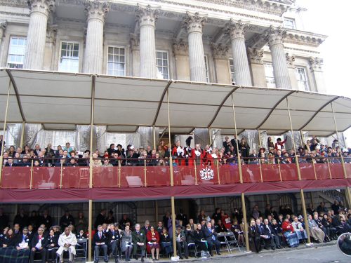 Special One: Up to Mansion House. Wave to the new Lord Mayor Jasmine!