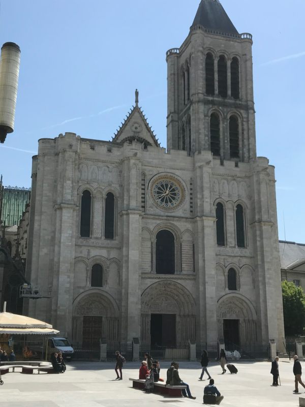 Ooh la la - Lighting a candle for Diddley. St Denis, Paris.