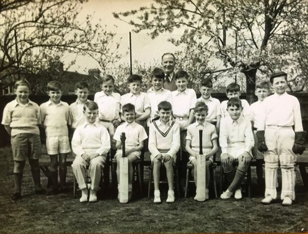 I Woz There: Cheam Park Farm Juniors Cricket team. Bobby tallest in the middle of the back row just in front of Mr Thumwood.