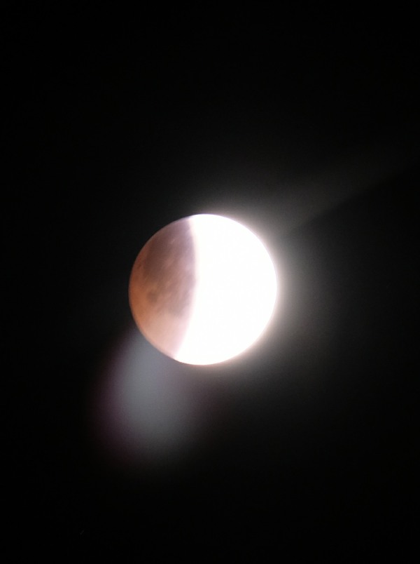 Super Blood Wolf Moon: First picture before the full eclipse