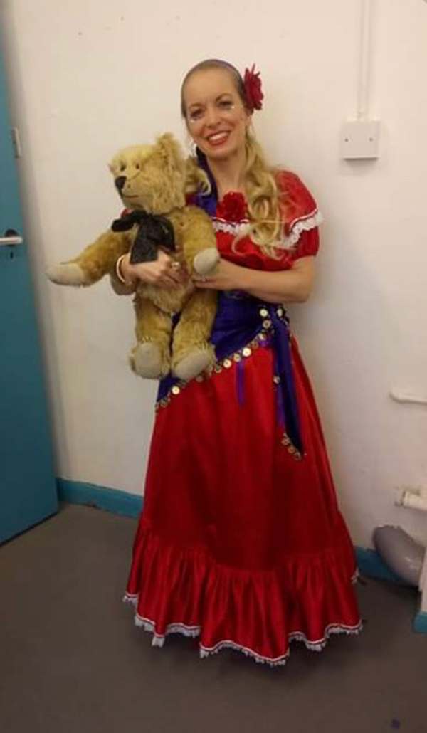 Goldilocks and the Three Bears: The Kindly Romany Rose (Marie).