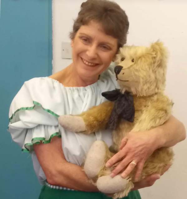 Goldilocks and the Three Bears: A lovely lady from the chorus.