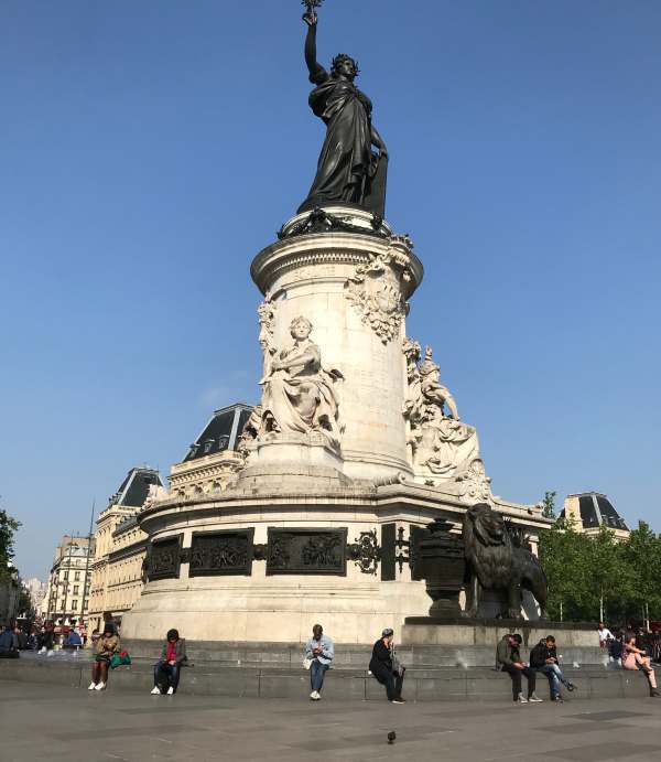 April in Paris: Marianne.