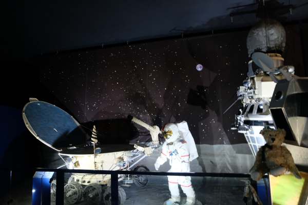 April in Paris: Walking on the moon. Him, not me!