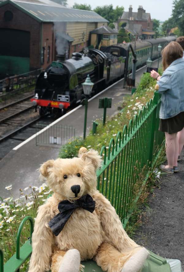 30506 at Ropley Station, with Bertie in front of the platform.