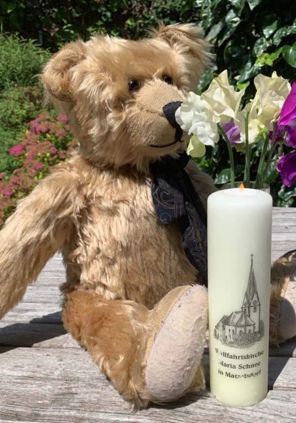 Bertie sat with a candle lit for Diddley in front of him, enjoying the scent of some colourful Sweet Peas in a vase.