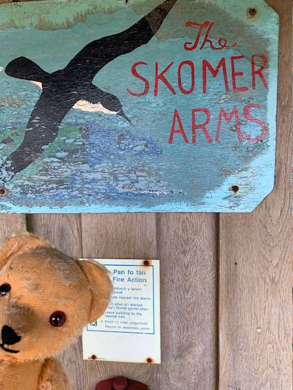 "The Skomer Arms": The sign to the Volunteers' Kitchen hasn’t changed since the days before the rebuild of all the Volunteers' accommodation.
