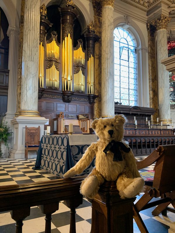 Bertie sat in the choir with the organ behind. There are a mass of ornate, gold-coloured pipes in a beautiful carved wooden surround.