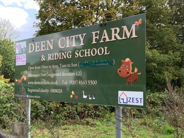 Sign for Deen City Farm & Riding School.