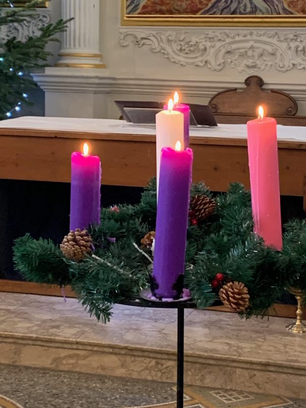 Advent candles in St Botolph without Aldgate.