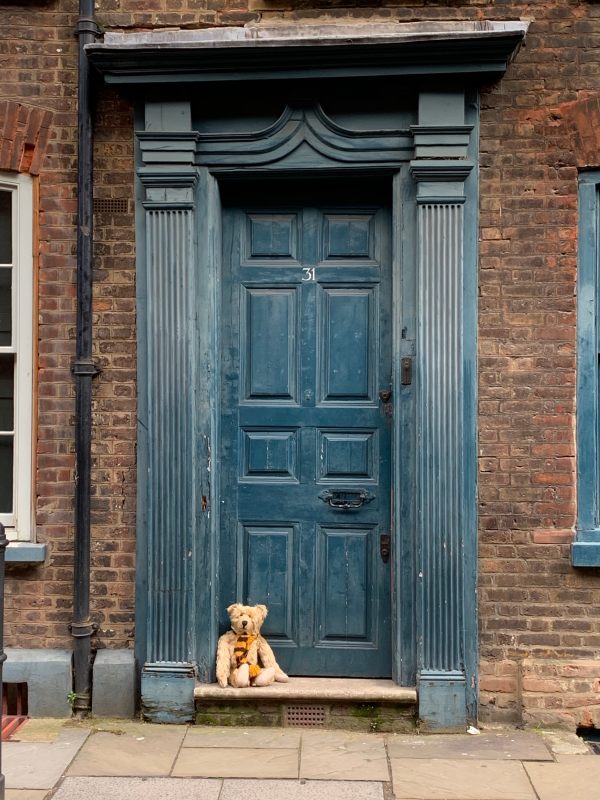 Bertie sat on the threshold of 31 Fournier Street.