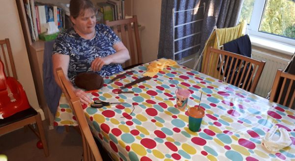 Eamonn's new scarf - Onto to the chocolate tassels. Keep going Carol.