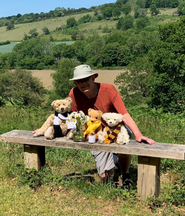 Bobby, Bertie, Eamonn and Trevor at Diddley's Bench with the vase of Moondaisies.