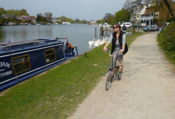 Diddley on her Brompton cycling along the Thames.
