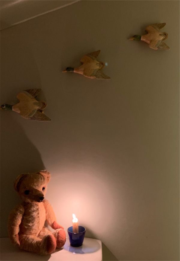 Eamonn, a candle lit for Diddley, and three flying ducks on the wall!!
