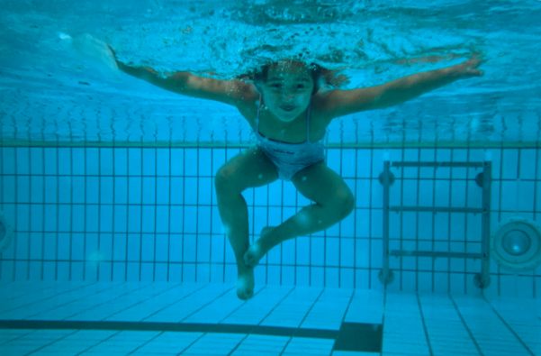 Jasmine underwater at the Legal and General's pool.