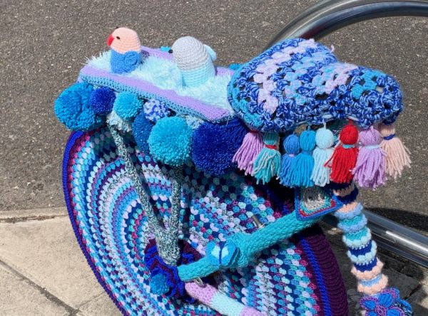 Yarnbomb Sisters - knitted bicycle with penguin scene on rear luggage rack.