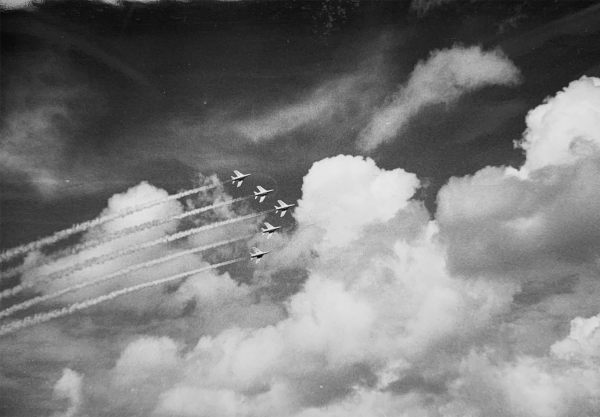 The Yellow Gnats formation team that preceded the Red Arrows.