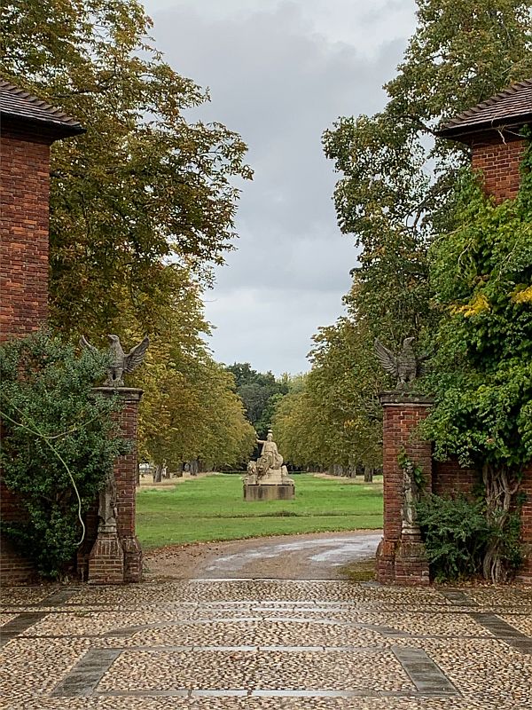 Into the Dunsborough Park Estate.