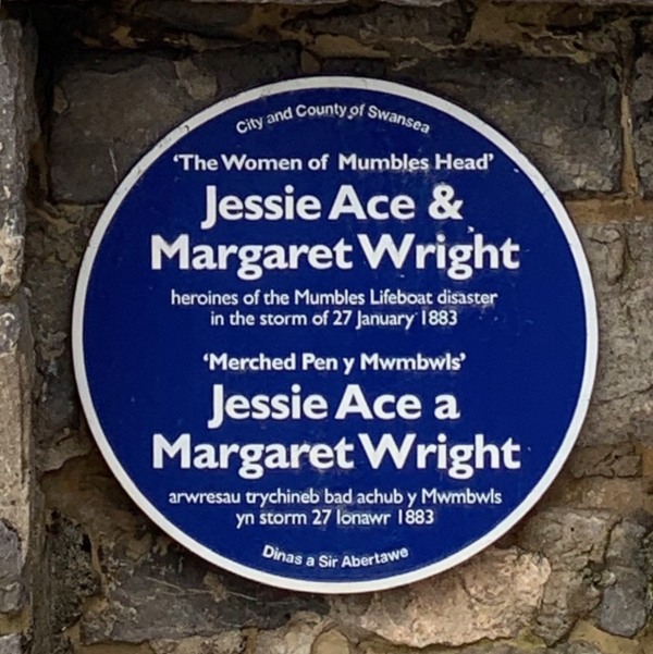 Close up of the memorial plaque. "City and County of Swansea 'The Women of Mumbles Head' Jessie Ace & Margaret Wright heroines of the Mumbles Lifeboat disaster in the storm of 27 January 1883". Written in English and Welsh.