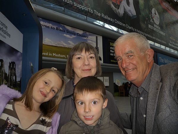 Diddley, Bobby, Layla and Sonny at Waterloo Station.