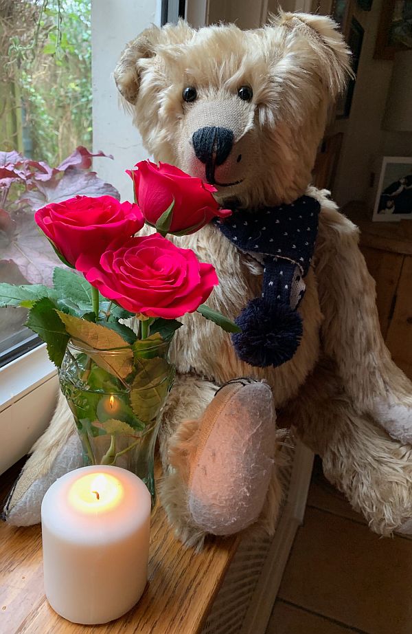 Bertie with the vase of Red Roses in front of him and a candle lit for Diddley in front of them.