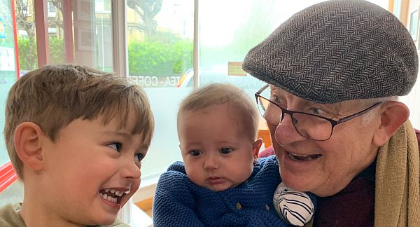 Bobby with his 'at and two great grandsons.