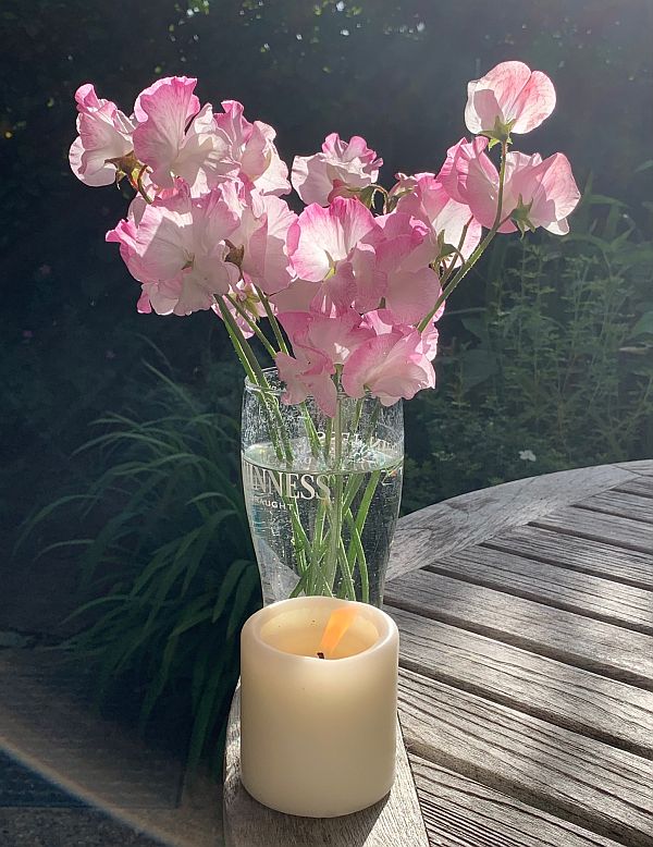 A vase of flowers and a candle lit for Diddley.