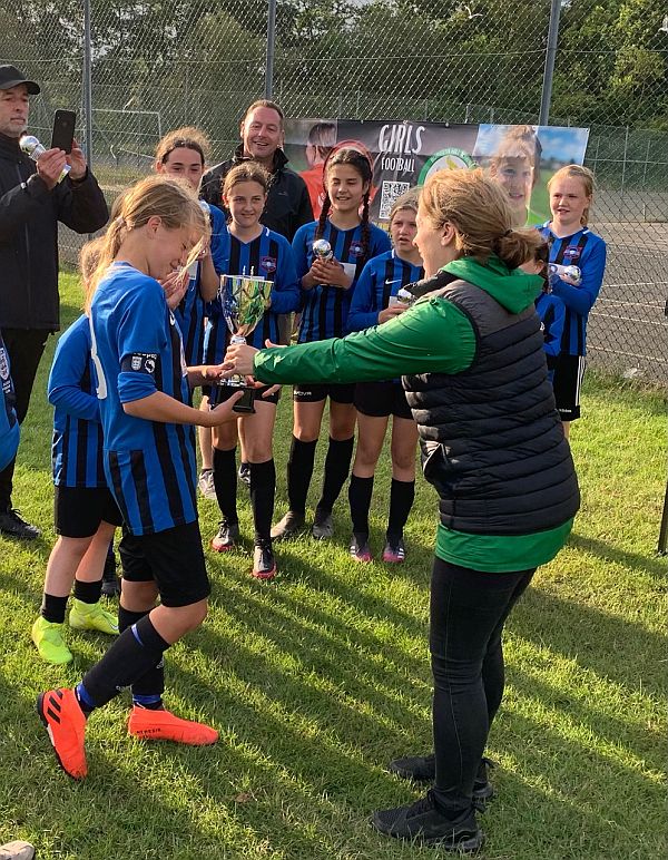 Captain Daisy receives the cup for the Team.