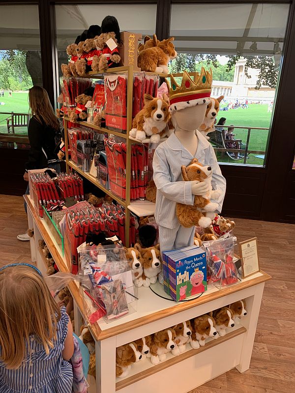 Display of Royal gifts.