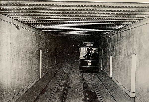 A single deck tram in Kingsway Tram Tunnel, showing the workers' refuges.