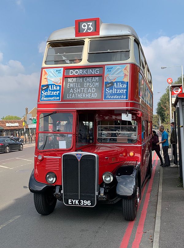 RT1 displaying service 93 to Dorking.